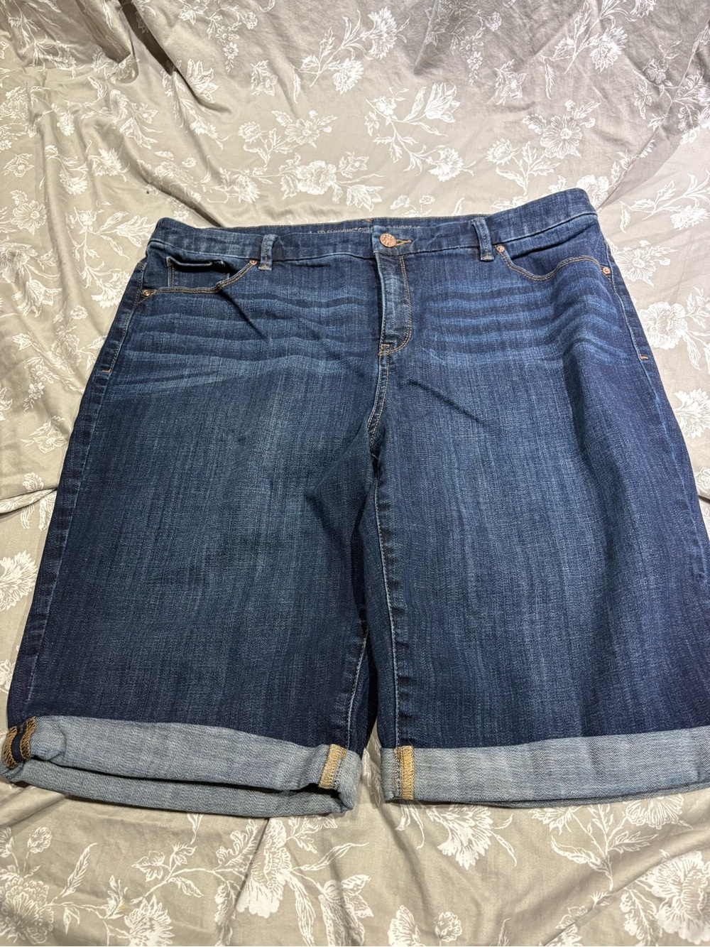 Chico’s so slimming girlfriend shorts Bermuda 3 16